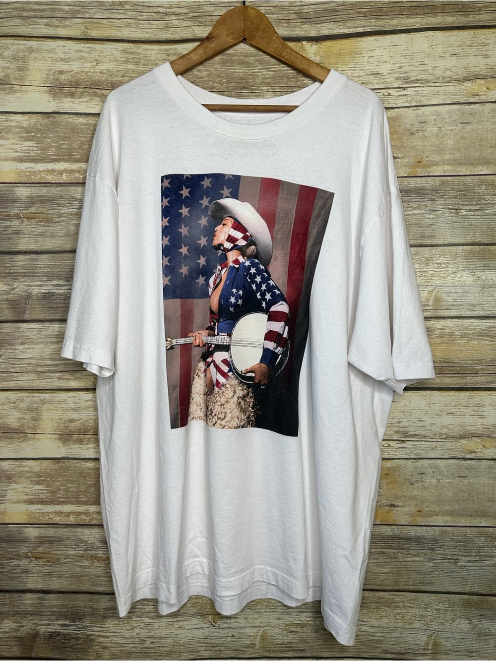 2025 Cowboy Carter Tour Stars & Strings Tee 
Size: 2XL